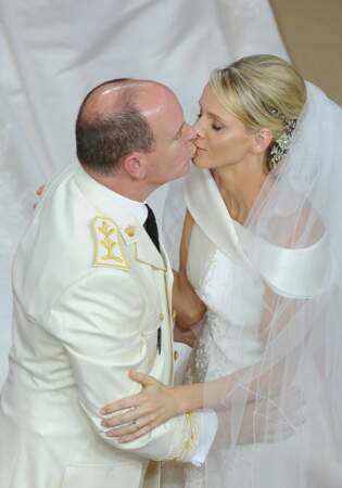 Charlène et Albert de Monaco lors du baiser. 