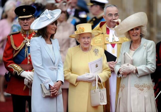 Ici, Carole Middleton est aux côtés d'Elisabeth II, du prince Philip et de Camilla Parker-Bowles.