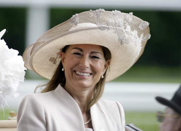 Au fil des années, Carole Middleton a adopté le style royal.