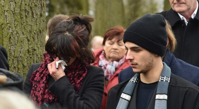 Mère et fils se rendent ensemble en Pologne pour assister à ses funérailles. Mais malgré le soutien de Sophie Marceau, Vincent Żuławski sombre. 