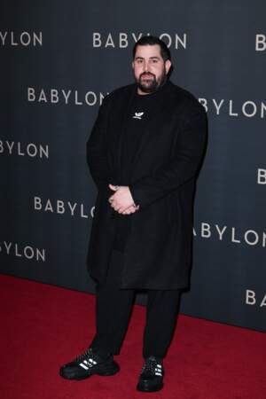 Début 2023, il est présent à l'avant-première du film Babylon et a choisi une tenue totalement noire
