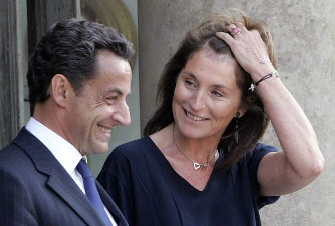 Ils se marient en 1996. Mais entre les fils aînés de Nicolas Sarkozy et leur belle-mère, le courant ne passerait pas...