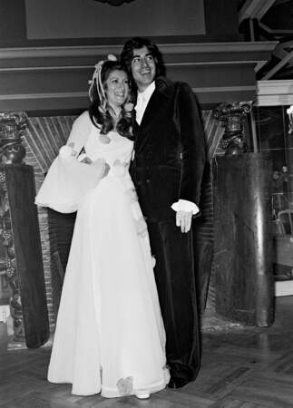 Le 13 février 1973, ils se marient sous l’œil des photographes de presse et d’autres stars de l’époque.