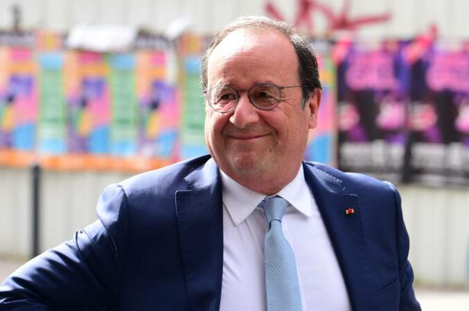 Si sa vie privée a souvent été sujet à de nombreuses controverses, François Hollande est un homme discret, aux histoires d’amour qui durent.