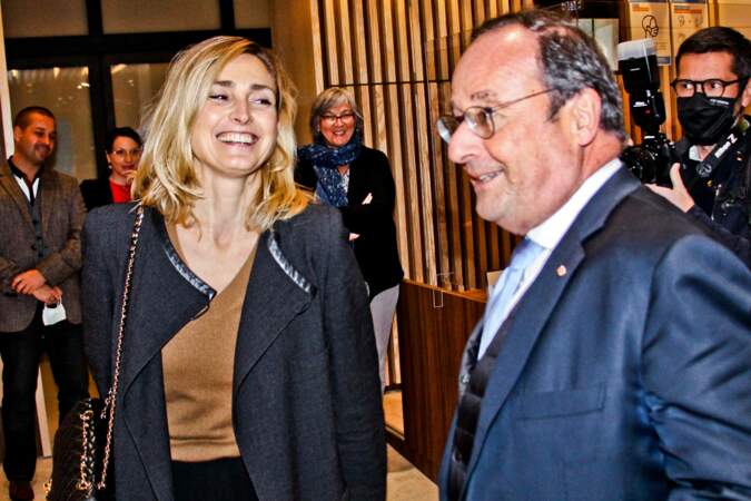En janvier 2014, c’est le choc : les Français découvrent la liaison de François Hollande avec Julie Gayet.