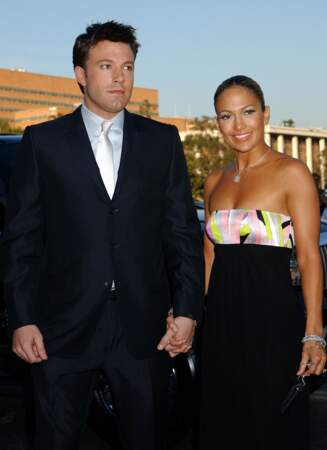 Quelques jours après la sortie de son clip en 2002, Jennifer Lopez annonce ses fiançailles avec Ben Affleck sur la chaîne ABC.