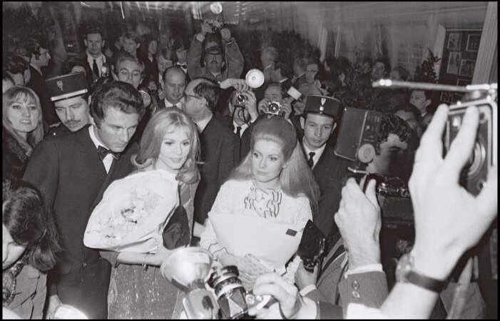 Françoise Dorléac et Catherine Deneuve règnent sur le cinéma français. Partout les deux sœurs suscitent fascination et intérêt. 