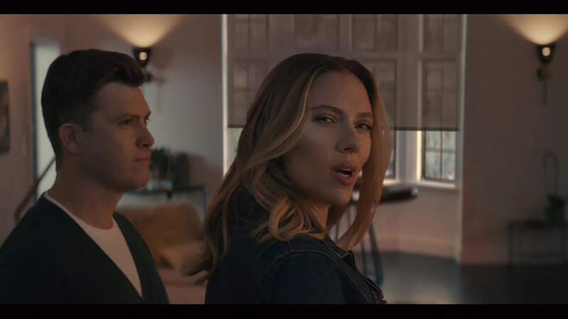 Dans une séquence humoristique, Scarlett Johansson et Colin Jost se moquaient de leur vie de couple, bien loin du strass et des paillettes des tapis rouges ! 