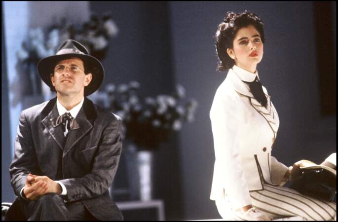 C’est en 1991 que les deux comédiens se mettent en couple, alors que leurs carrières sur les planches et au cinéma sont déjà bien lancées.