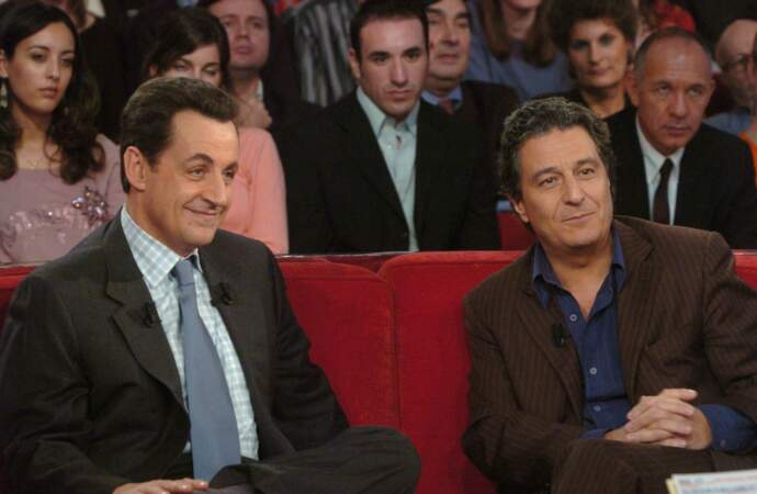 Cette année-là, on reproche à Christian Clavier ses liens d’amitié avec Nicolas Sarkozy. 