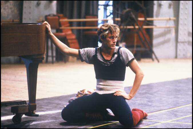 Il n’est pas comme les autres danseurs : lui veut sortir des clous. En 1980, il a 21 ans lorsqu’il est nommé étoile à l’Opéra de Paris. La consécration. 