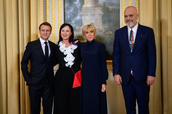 Le couple Macron aux côtés du Premier ministre de la d'Albanie, Edi Rama, et de son épouse.  