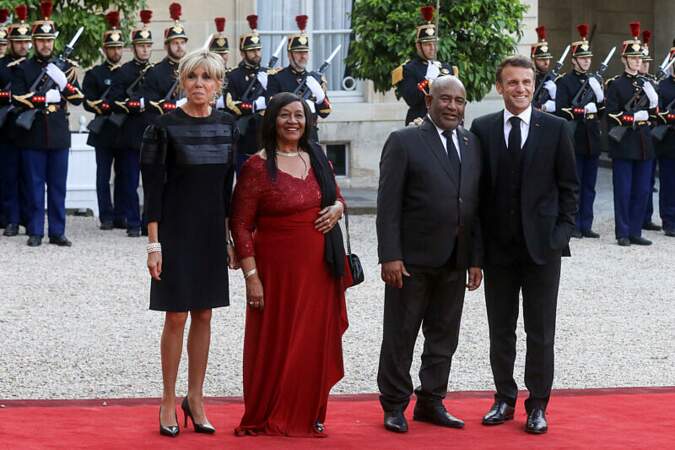 Le couple Macron aux côtés du Président des Comores Azali Assoumani et de son épouse. 