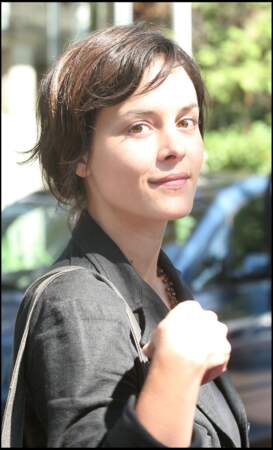 En 2004, elle décroche le premier rôle de la série "Elodie Bradford" diffusée sur M6 jusqu’à 2007.