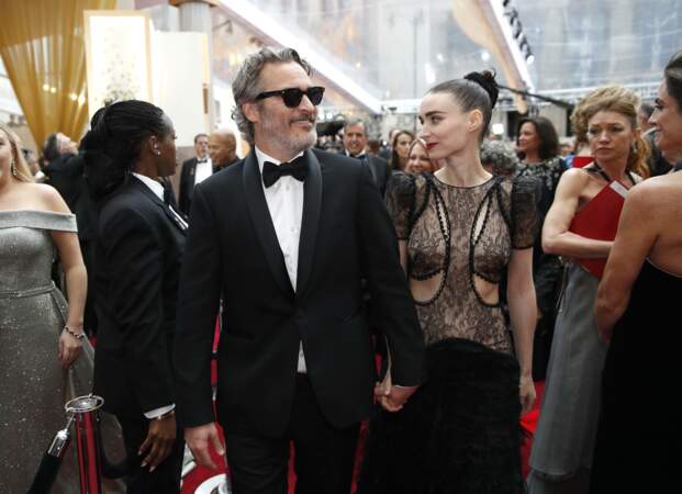 Quelques mois plus tard, Rooney Mara et Joaquin Phoenix créent la surprise en apparaissant côte à côté sur le tapis rouge du Festival de Cannes !