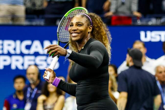 Même lorsqu’elle est devenue maman, Serena Williams a toujours mis un point d’honneur à poursuivre sa carrière sportive, refusant les carcans dans lesquels les femmes mères sont souvent enfermées. 