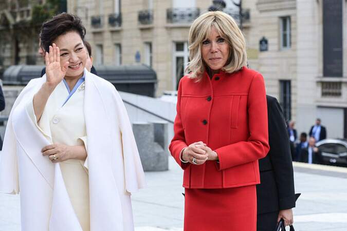 Brigitte Macron et la Première Dame chinoise Peng Liyuan à Paris, le 6 mai 2024.